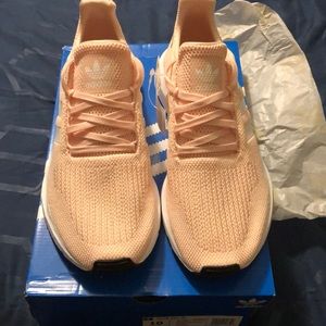 BRAND 🆕 NWT Women’s Adidas Swift Run 👟